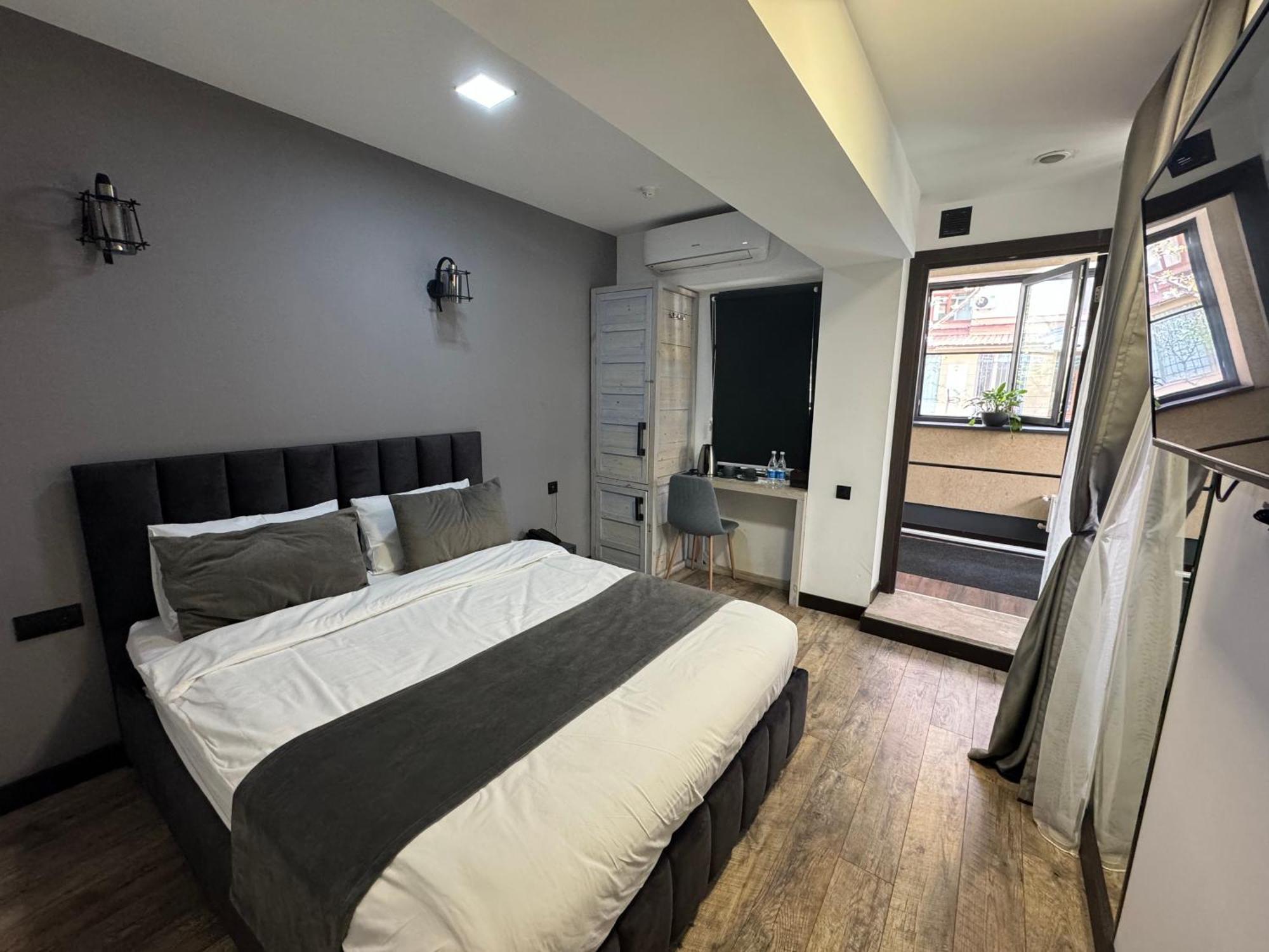Hotel Monk House Erevan Esterno foto